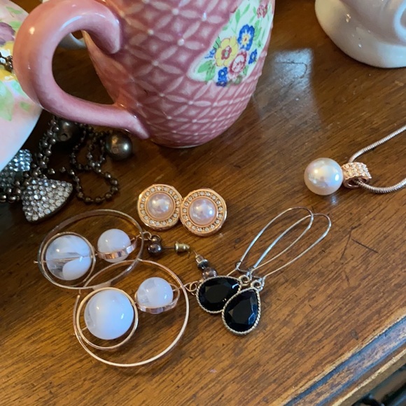 VINTAGE Black Crystal Silver Drop Earrings - Picture 7 of 8